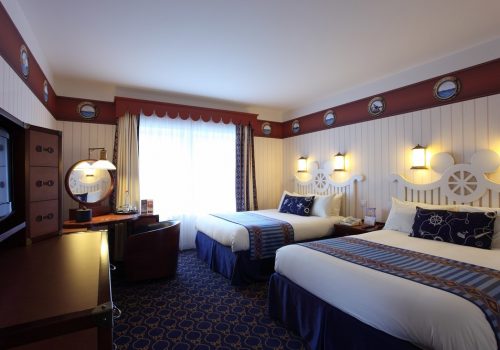 Disney's Newport Bay Club Superior Room © Disney 